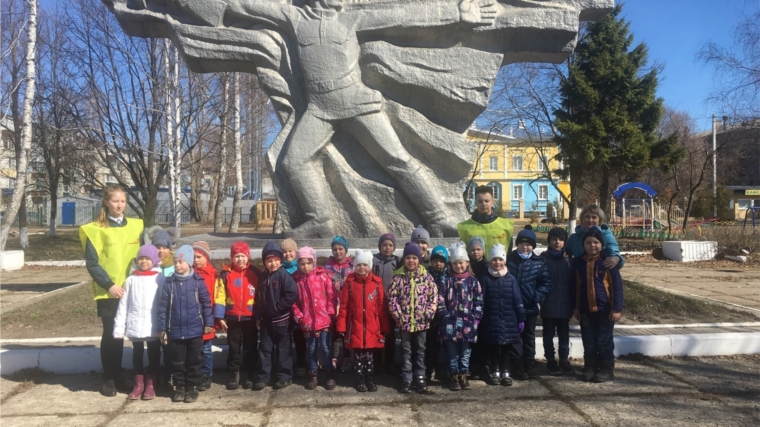 Шумерлинские волонтеры отметили Международный день памятников и исторических мест конкретными делами