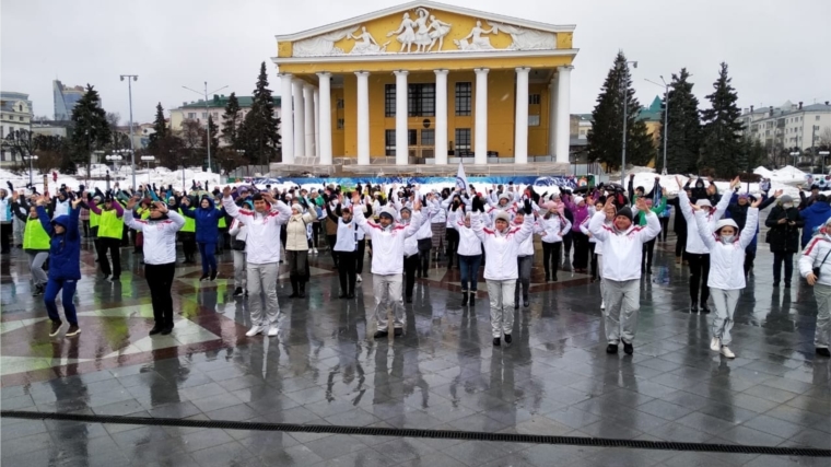 Чебоксарцы присоединились к Всероссийской акции «10 000 шагов к жизни»
